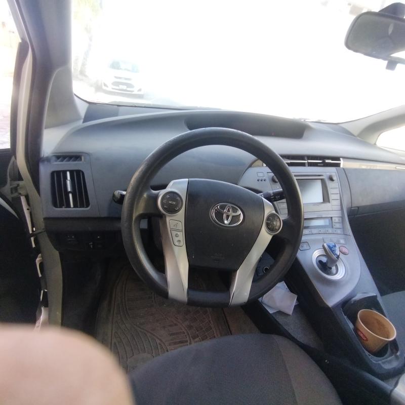تويوتا بريوس 2014 للبيع