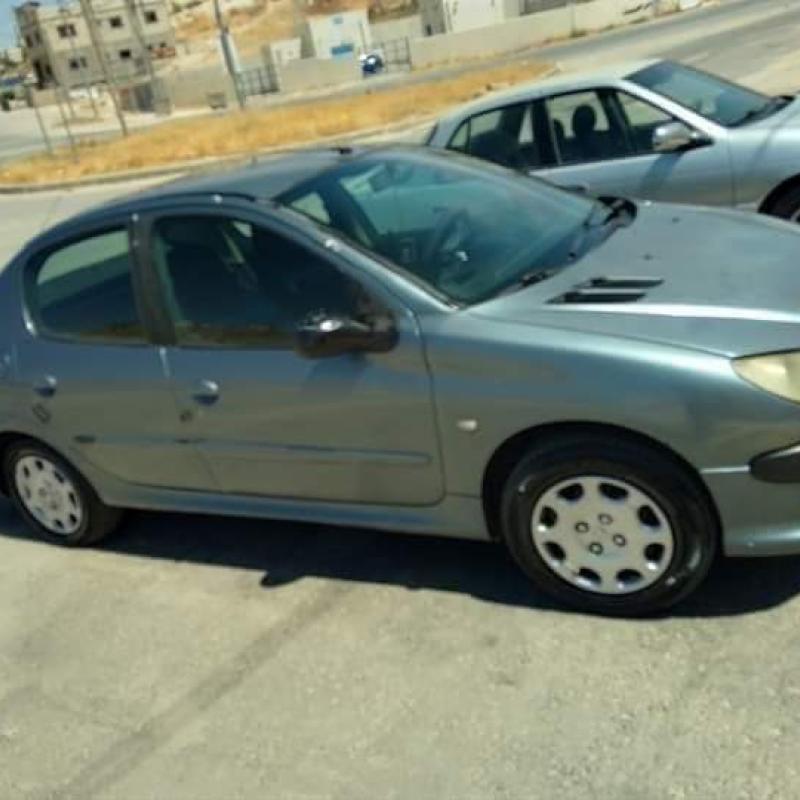 للبيع او البدل على باص h100بيجو سيدان 