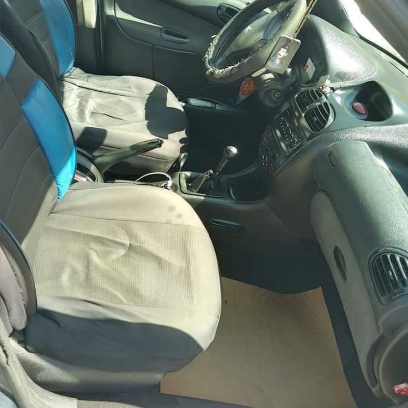 للبيع او البدل على باص h100بيجو سيدان