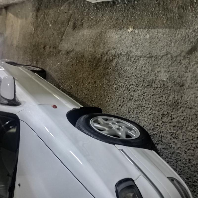 سيارة للبيع بسعر مغري 