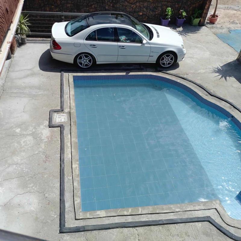 E200