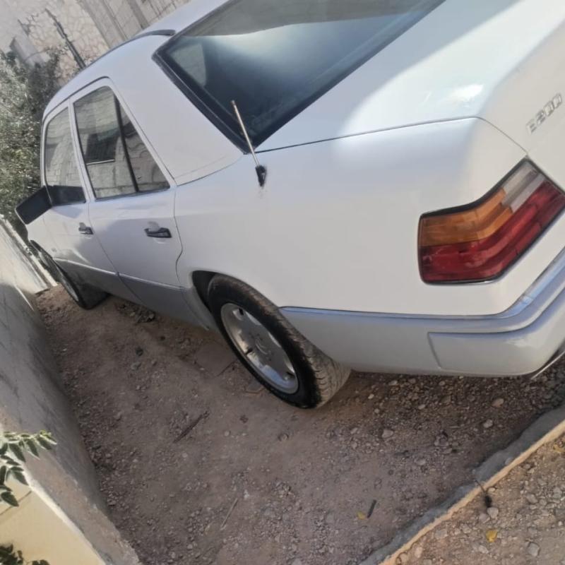 مرسيدس بطه للبيع مديل ٨٥ ماتور ٢٠٠٠ اسود