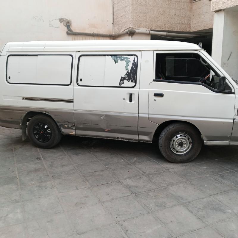 باص ميتسوبيشي فان 2006