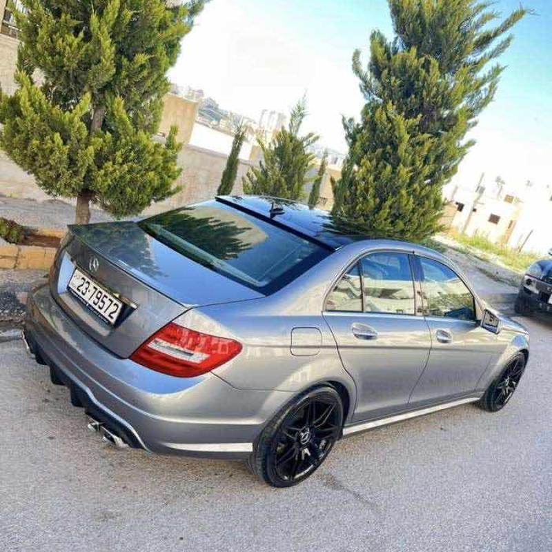 عمان عبدون