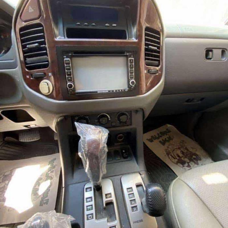 ميتسوبيشي باجيرو 2006 للبيع او البدل 