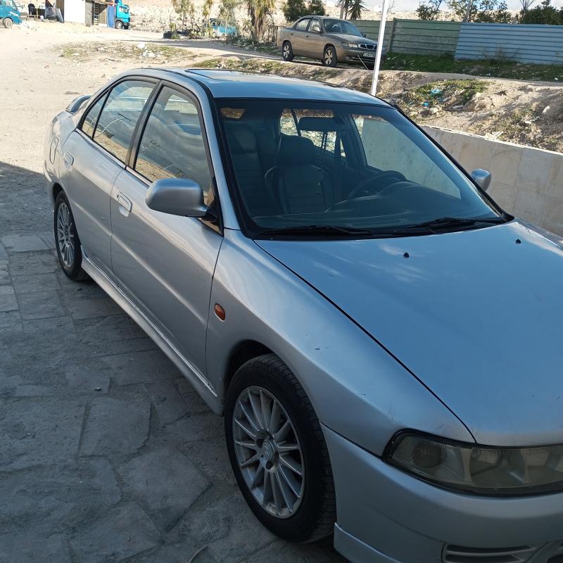 الزرقاء.  جبل طارق