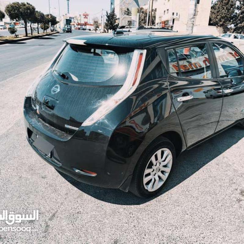نيسان ليف 2015