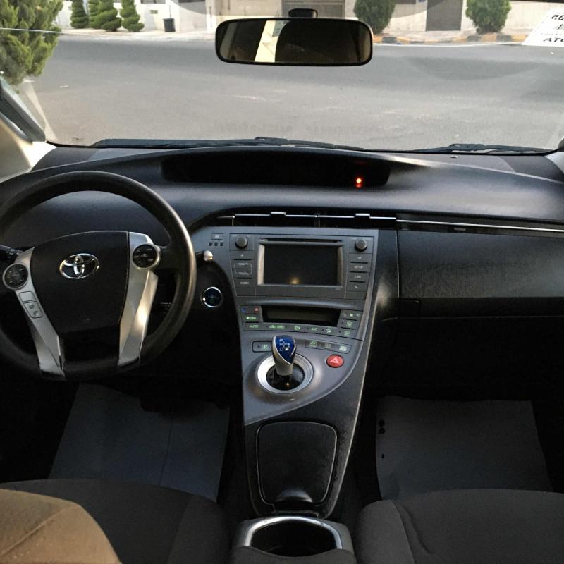 بريوس 2015 بحالة ممتازة 