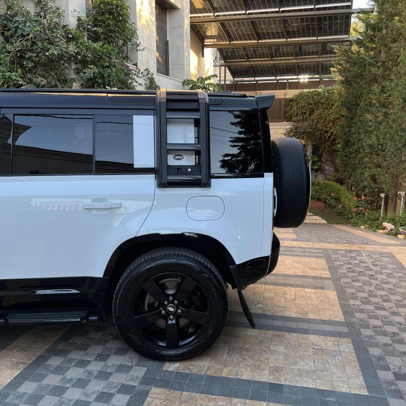 Defender pluge in hybrid 2023