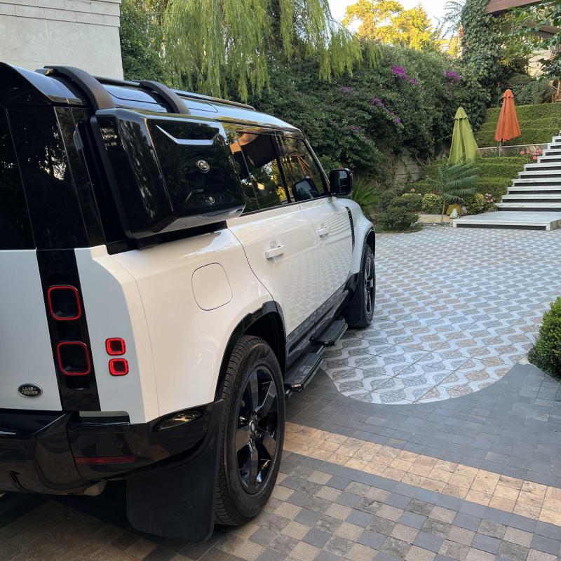Defender pluge in hybrid 2023