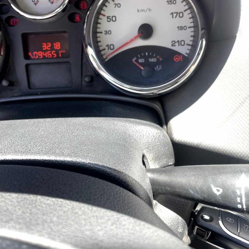 بيجو كشف للبيع بحاله جيدة للاستفسار 079