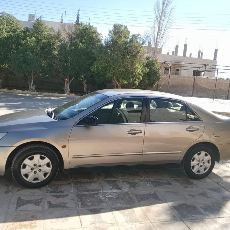 للبيع هوندا اكورد بنزين موديل 2003